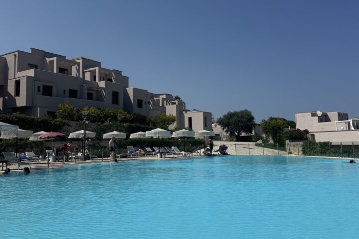 Piscina do hotel Basiliani em Otranto, na Puglia