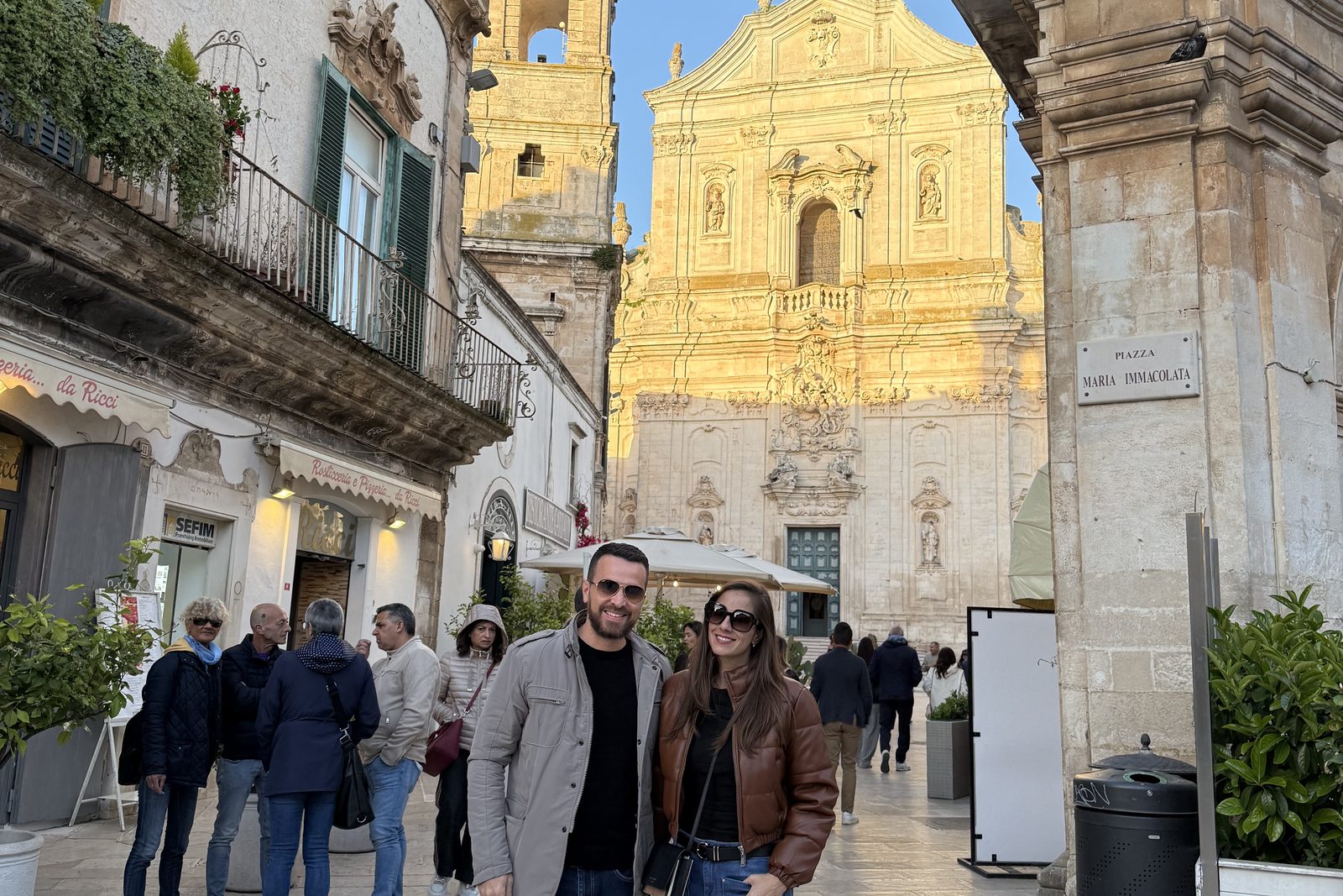 Patrícia e Leonardo no centro histórico de Martina Franca, na Puglia