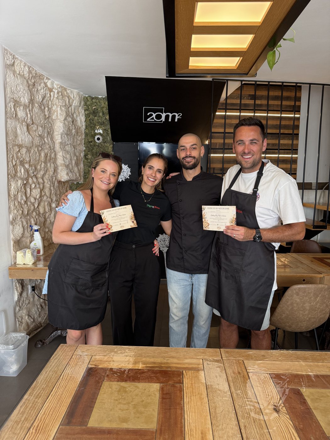 Participantes e equipe do Mani e Farina após uma cooking class na Puglia