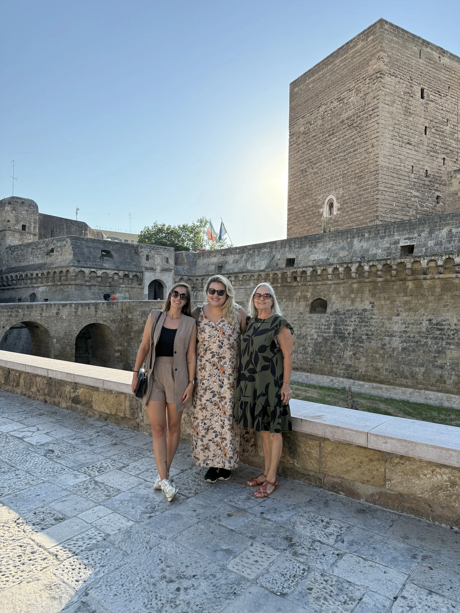 Visitando a região do Castello Svevo em Bari