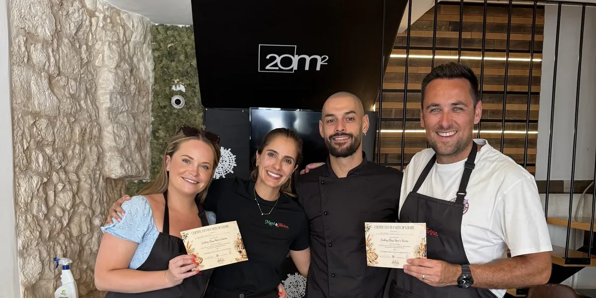 Patrícia trabalhando com chef italiano em cooking class na Puglia