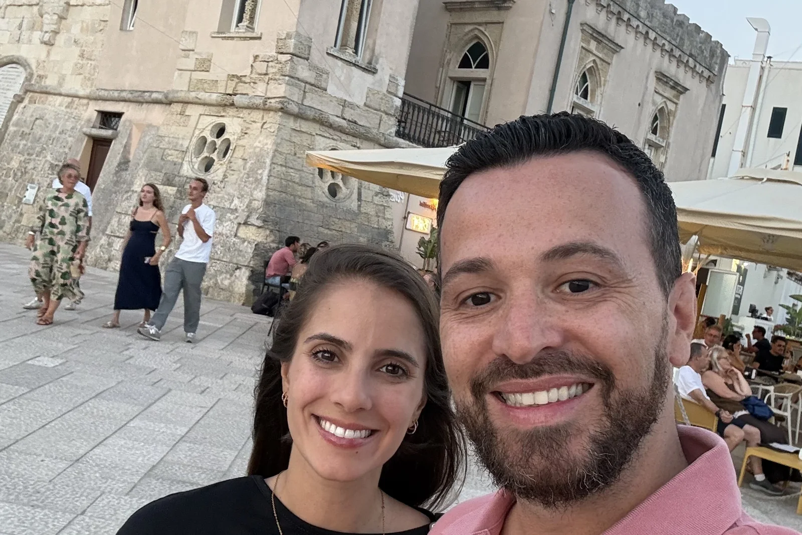 Patrícia e Léo durante a rotina na Puglia, na Itália