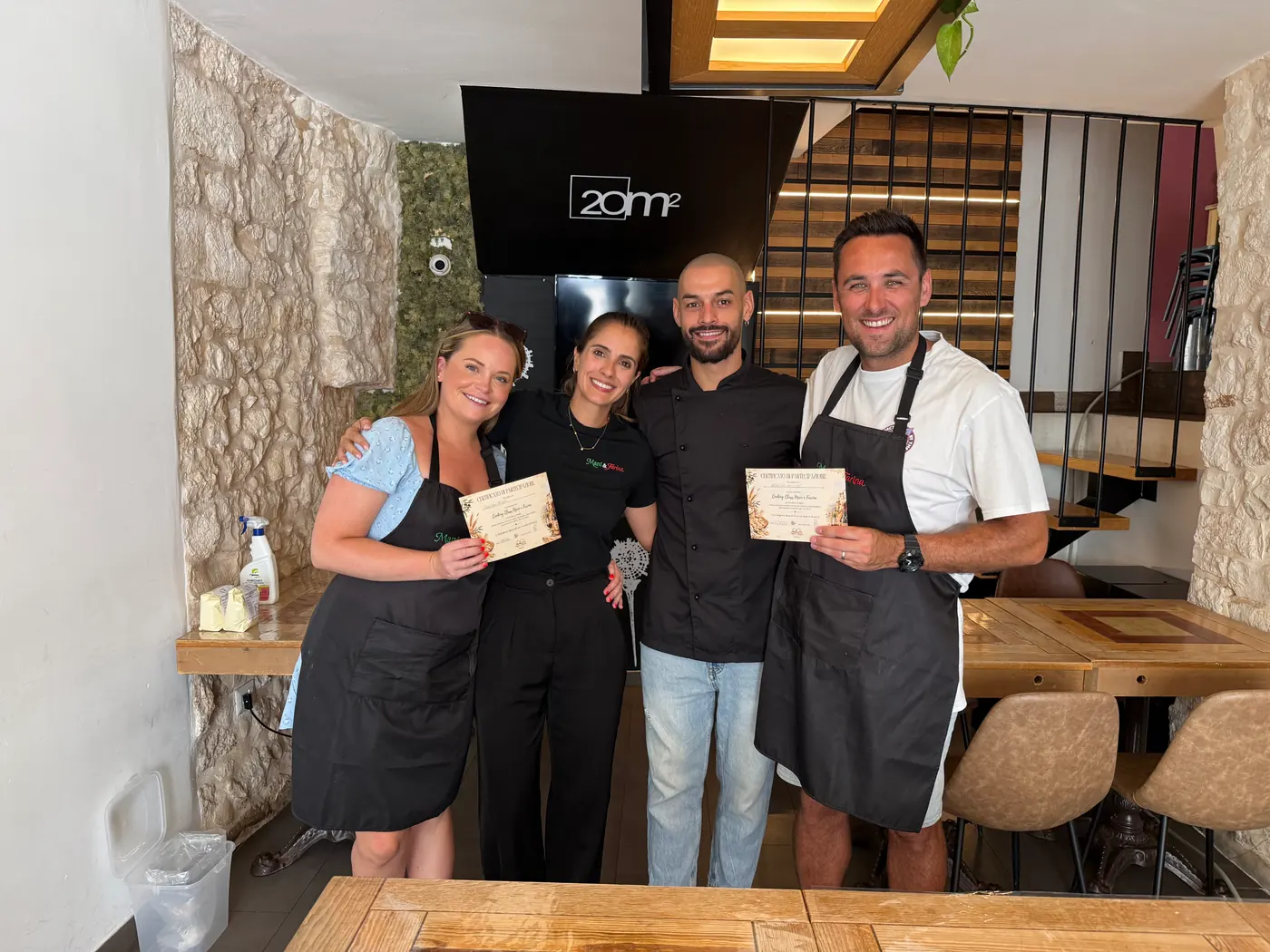 Participantes após uma aula de culinária na Puglia