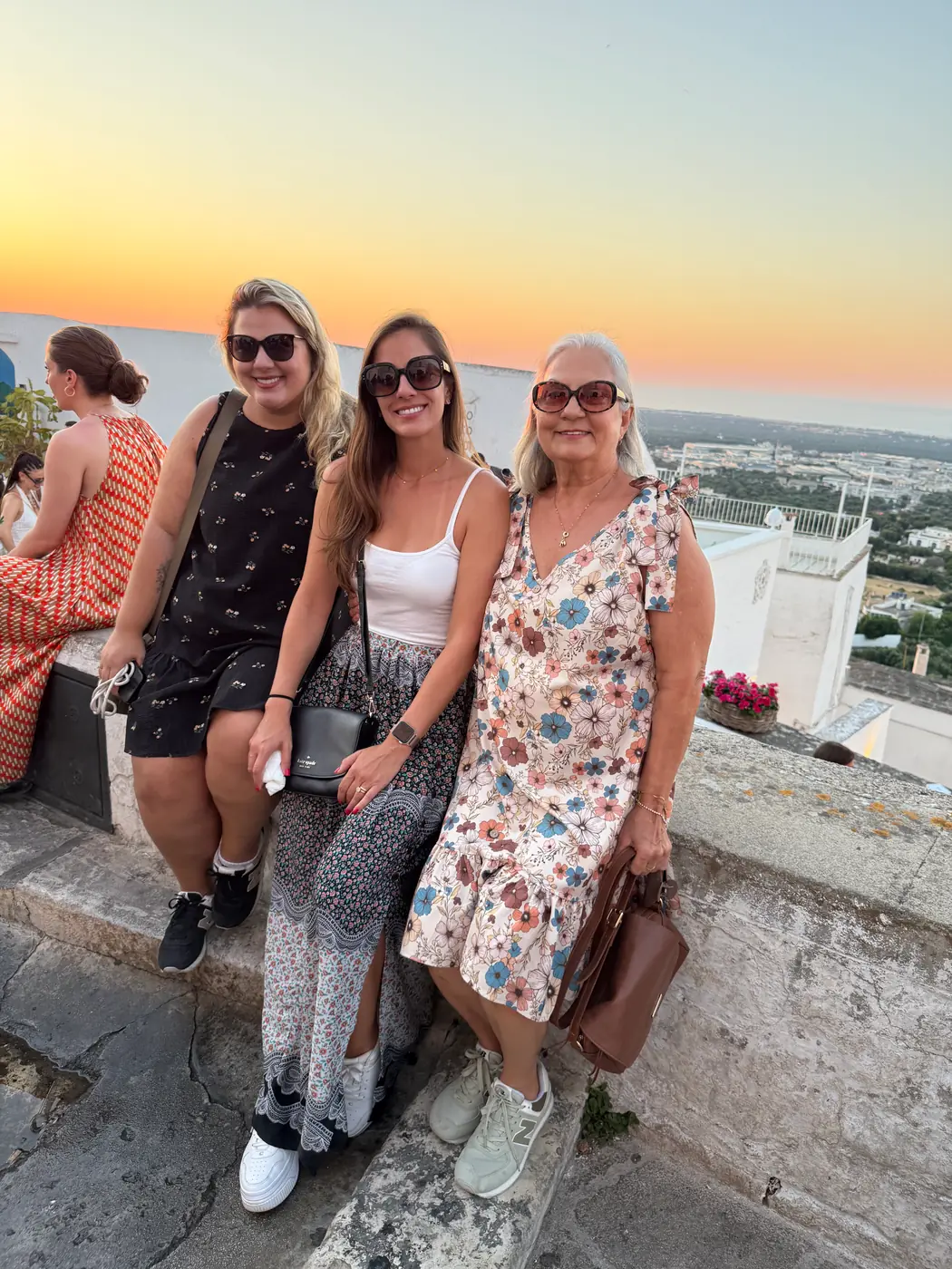 Pôr do sol visto do centro histórico de Ostuni