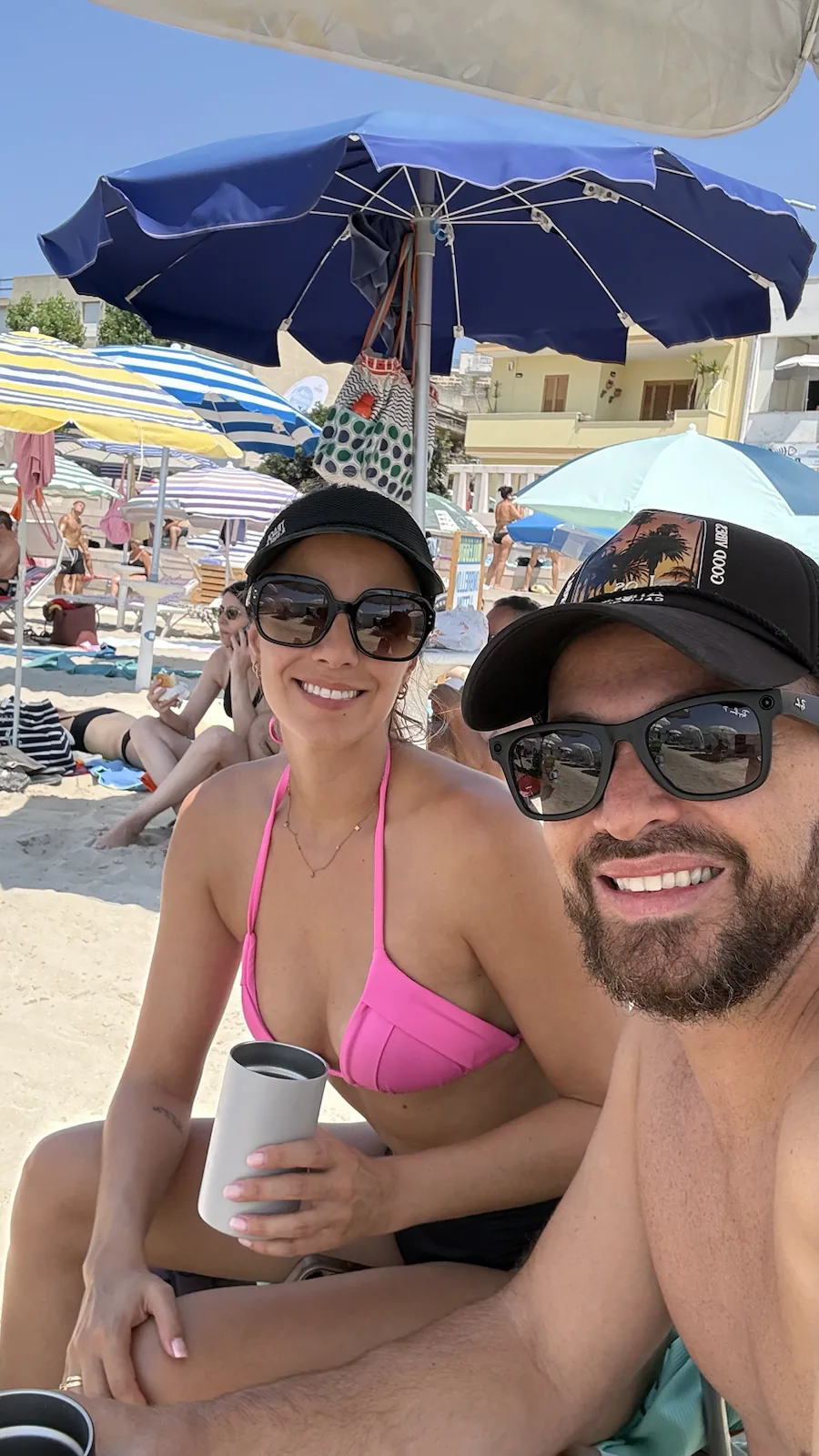 Patrícia e Léo aproveitando um dia de praia na Puglia