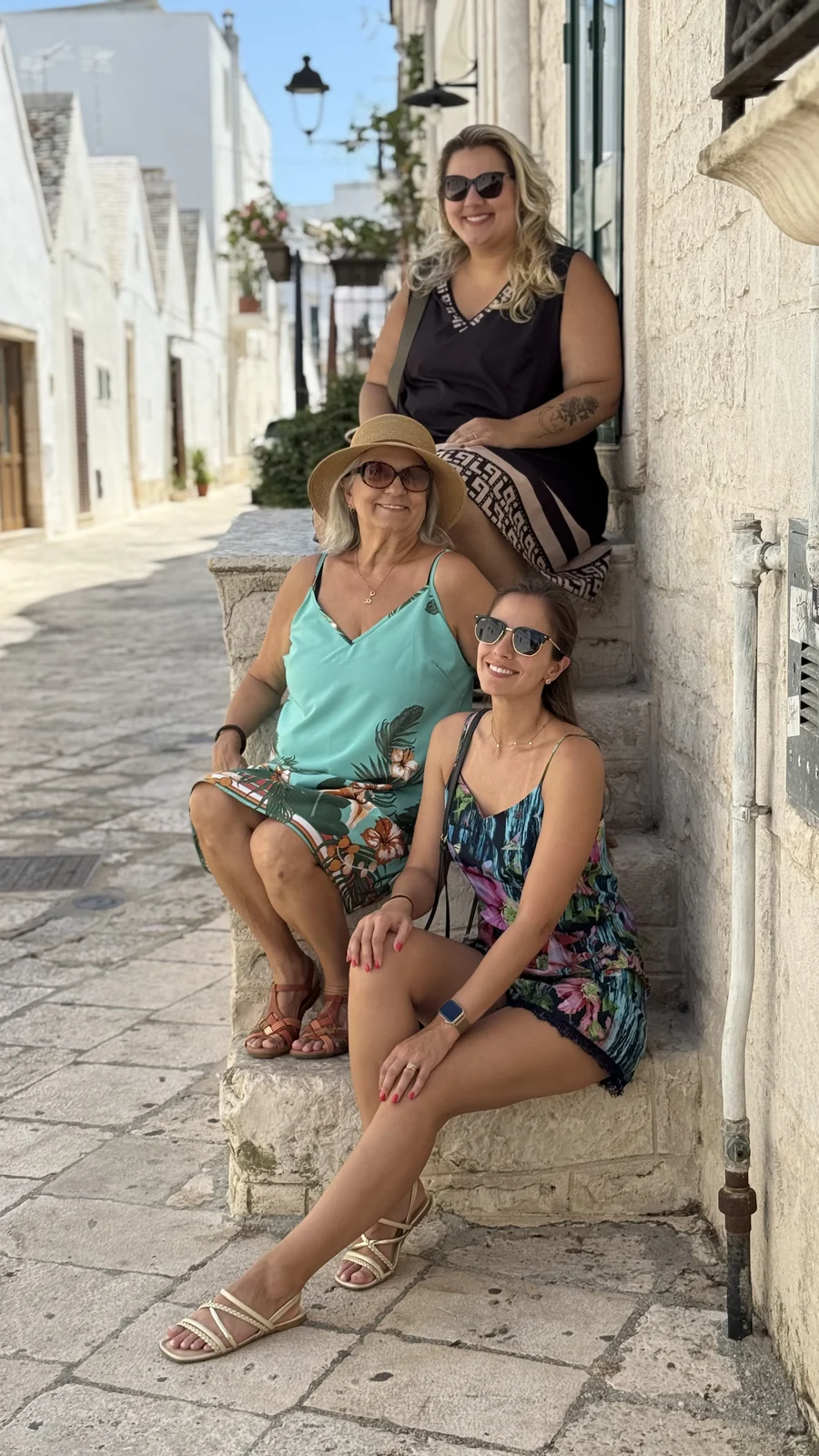 Passeio pelas ruas brancas de Locorotondo na Puglia