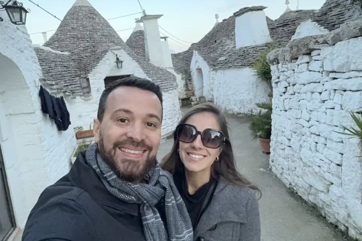 Patrícia e Léo durante passeio na Puglia