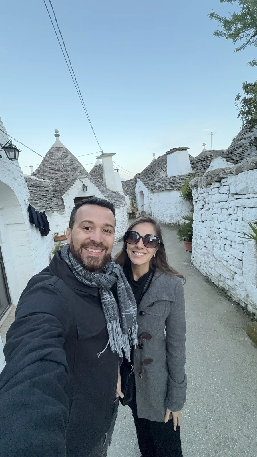 Patrícia e Léo durante passeio na Puglia